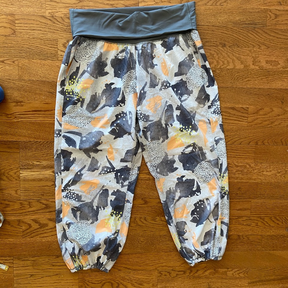 Lululemon women  Om pants.